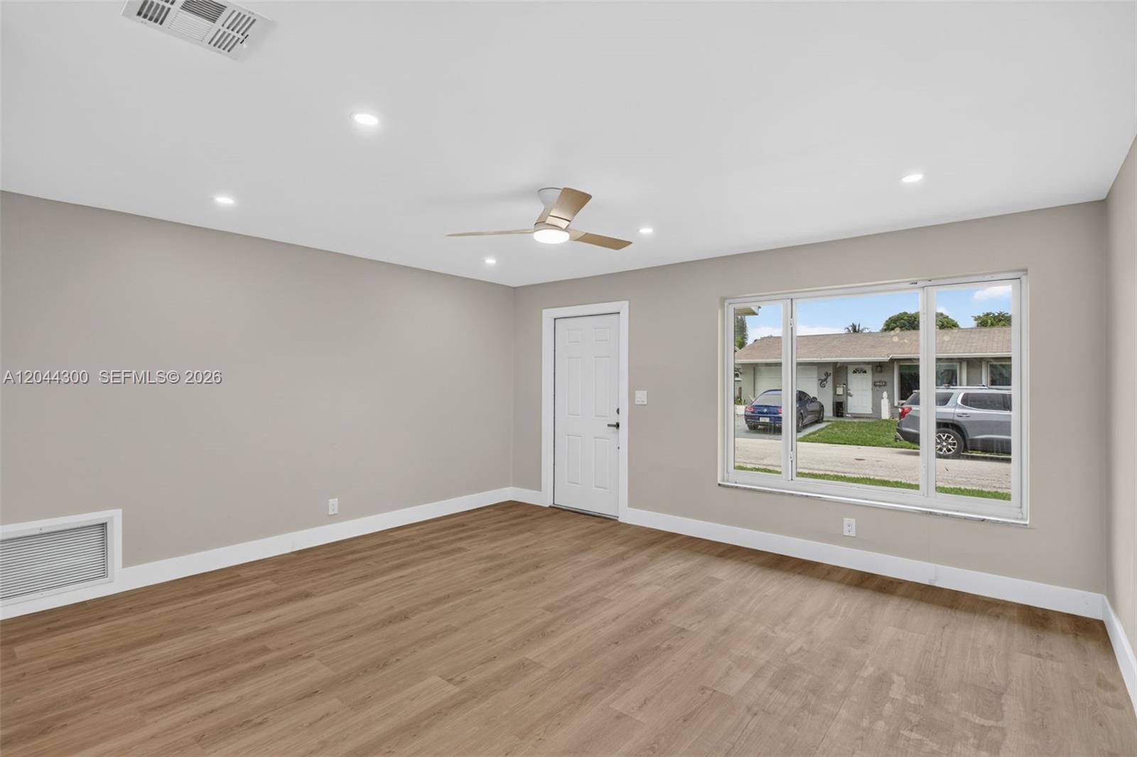5711 NW 48th Ter