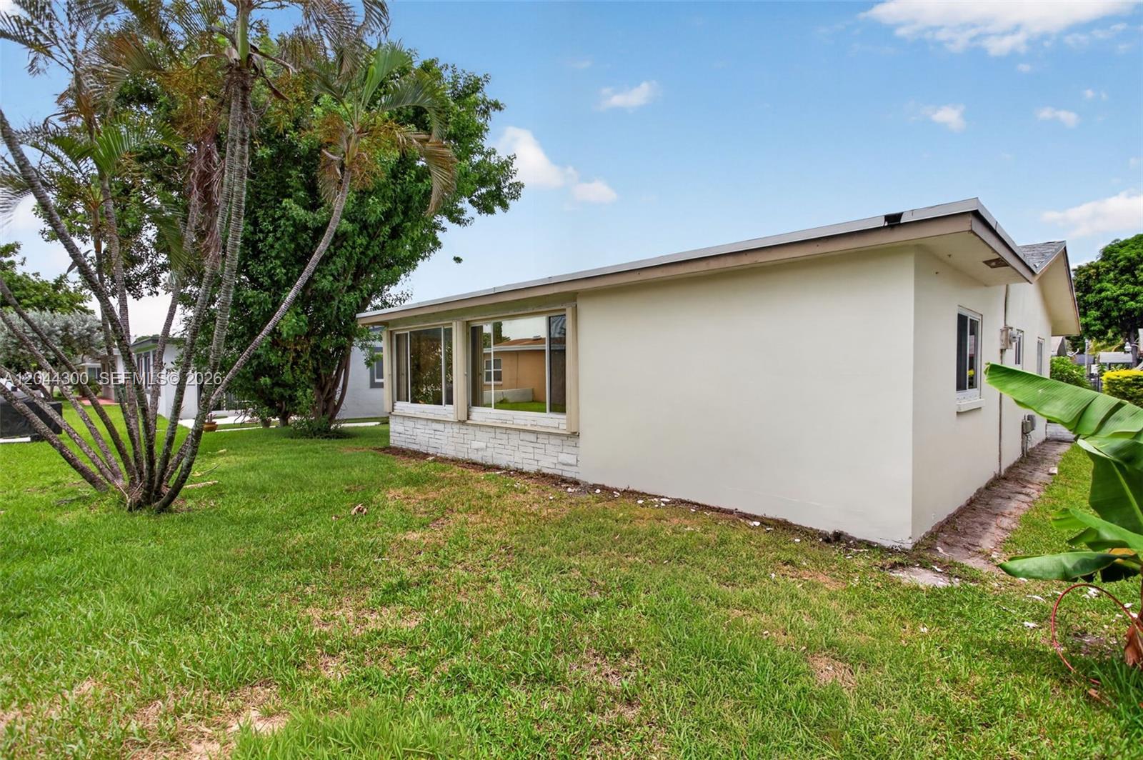 5711 NW 48th Ter