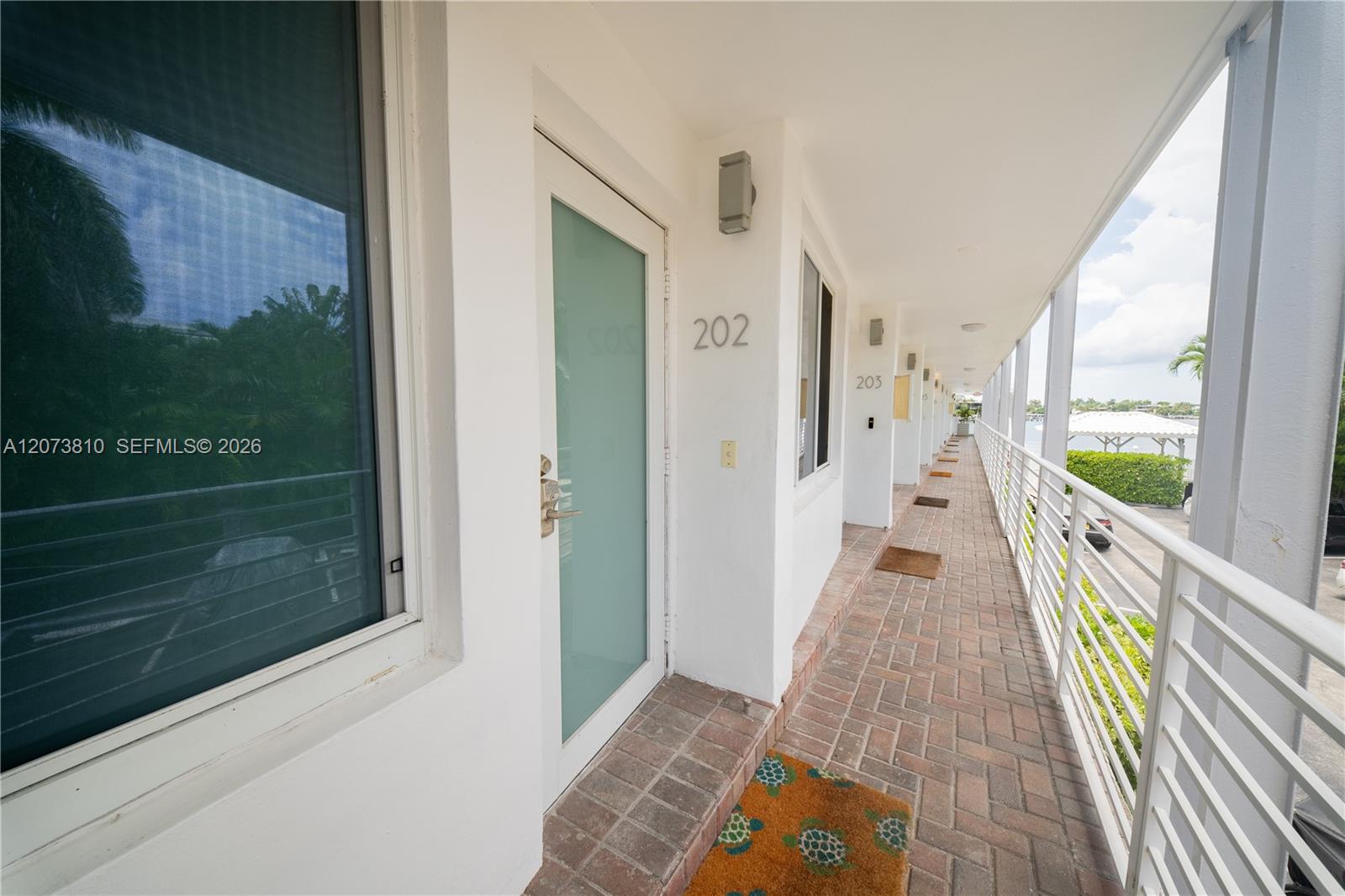 405 N Hibiscus Dr # 202
