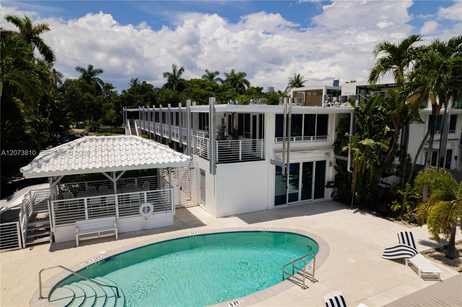 405 N Hibiscus Dr # 202