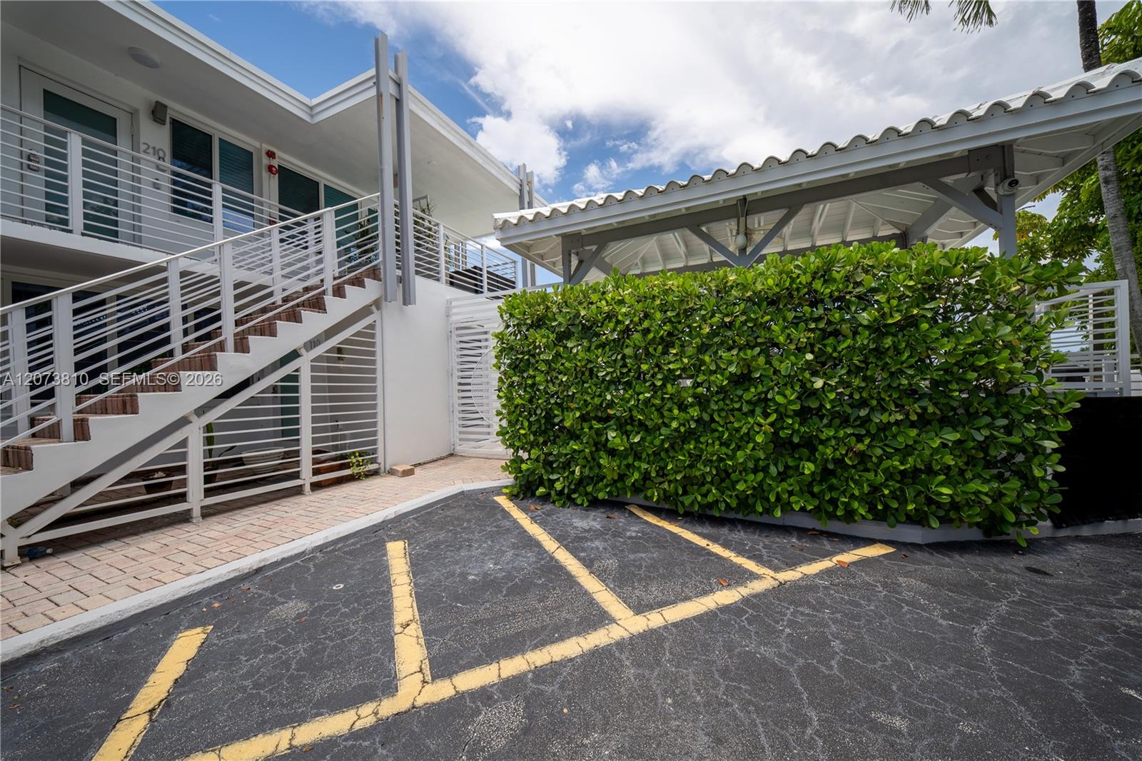 405 N Hibiscus Dr # 202