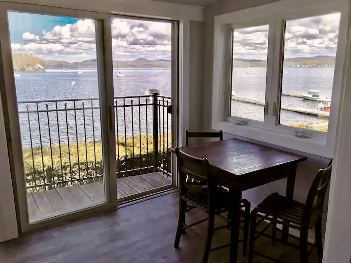 558 West Lakeshore Drive