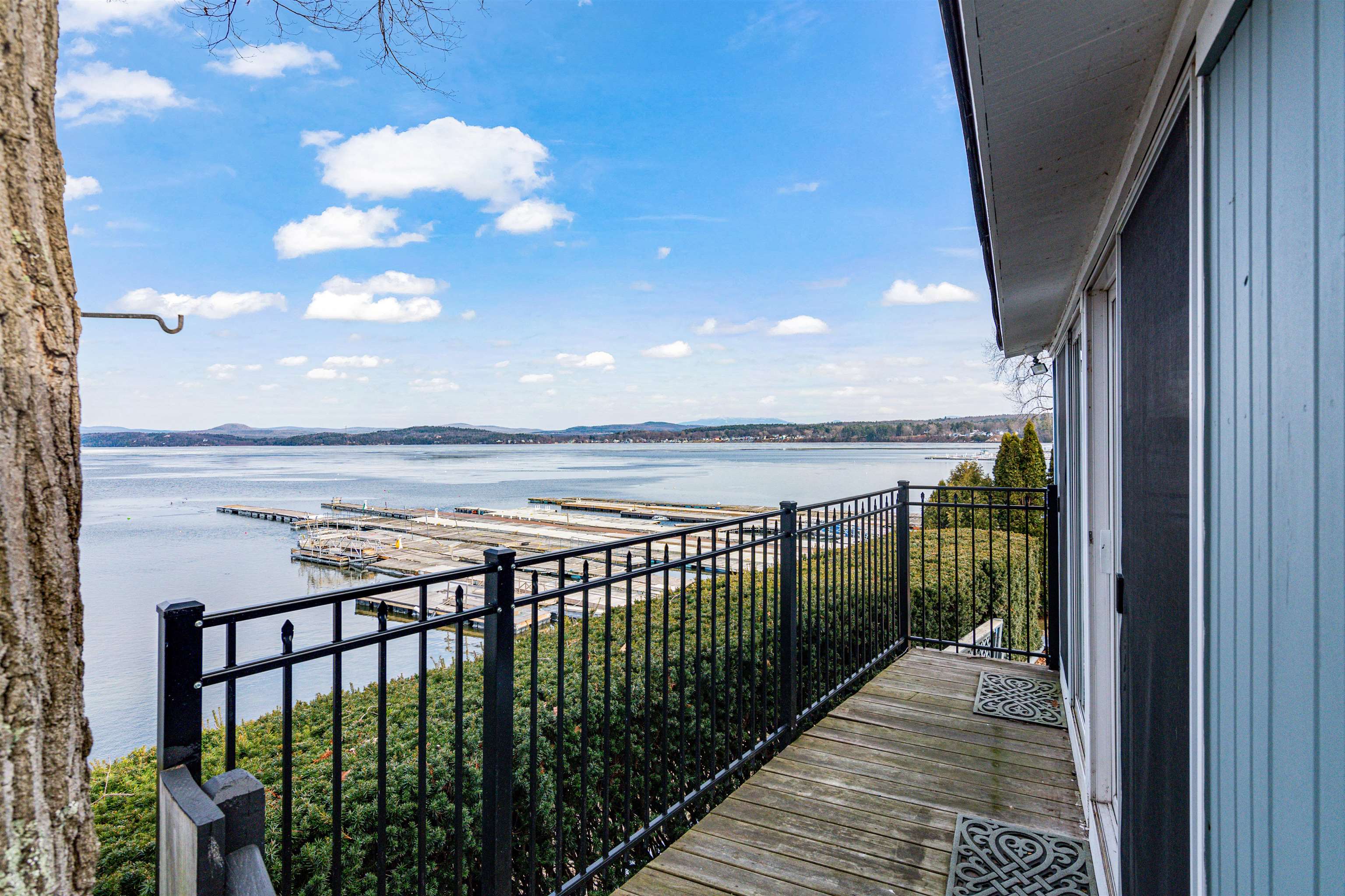 558 West Lakeshore Drive