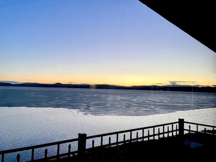 558 West Lakeshore Drive