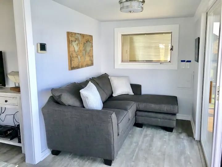 558 West Lakeshore Drive