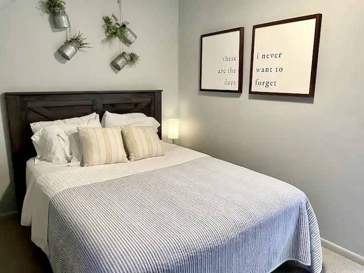 558 West Lakeshore Drive