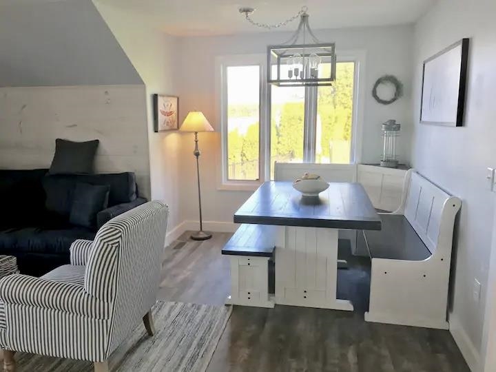 558 West Lakeshore Drive