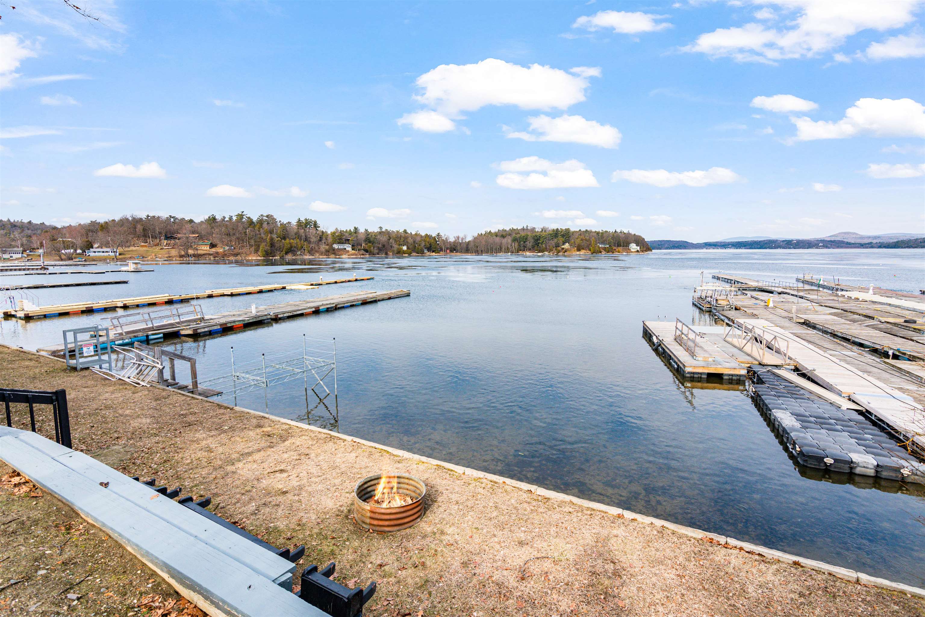 558 West Lakeshore Drive