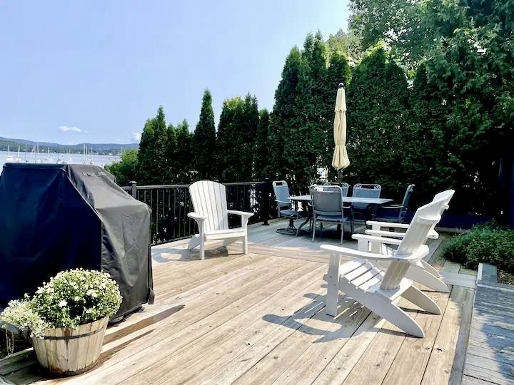 558 West Lakeshore Drive