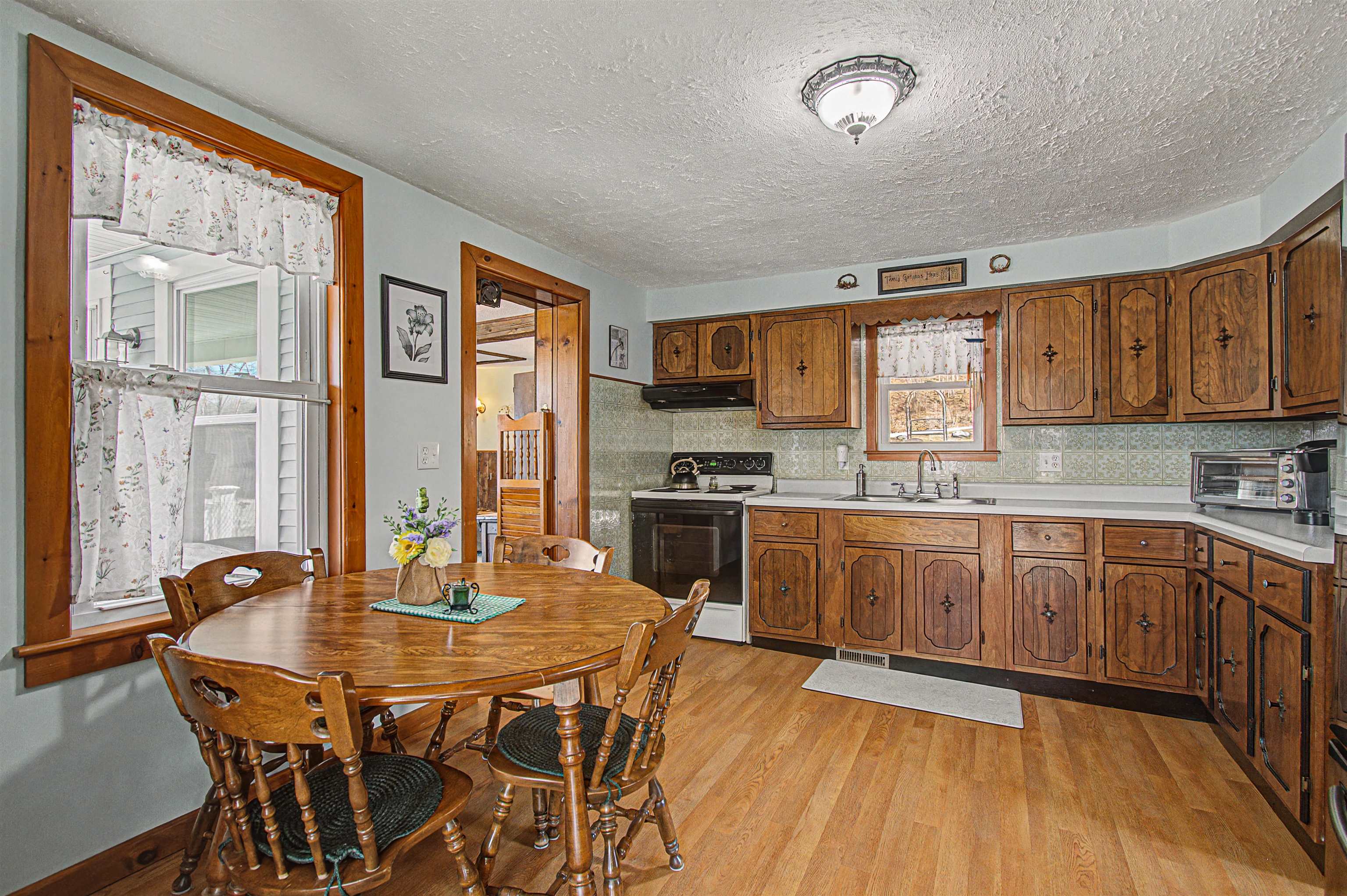 9667 Route 36