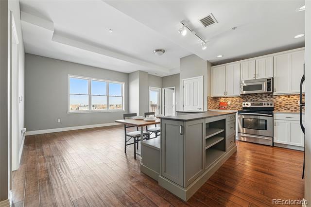 1950 N Logan Street Unit: 1109