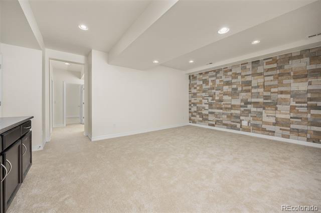 8464 E 55th Place