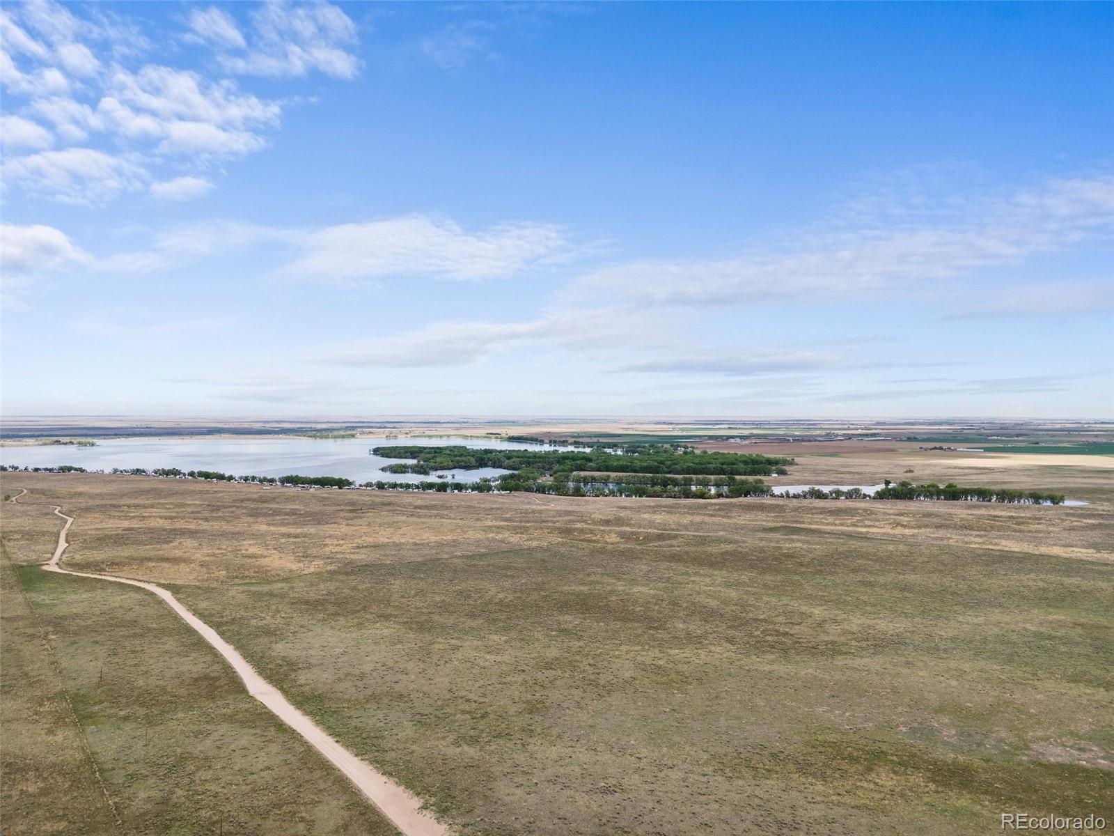 R8977763