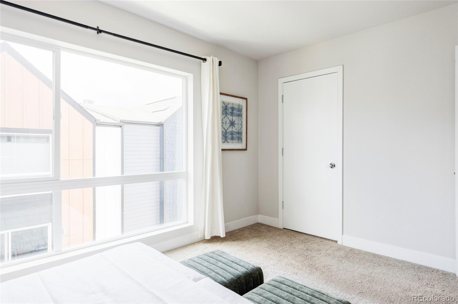 5644 W 11th Place