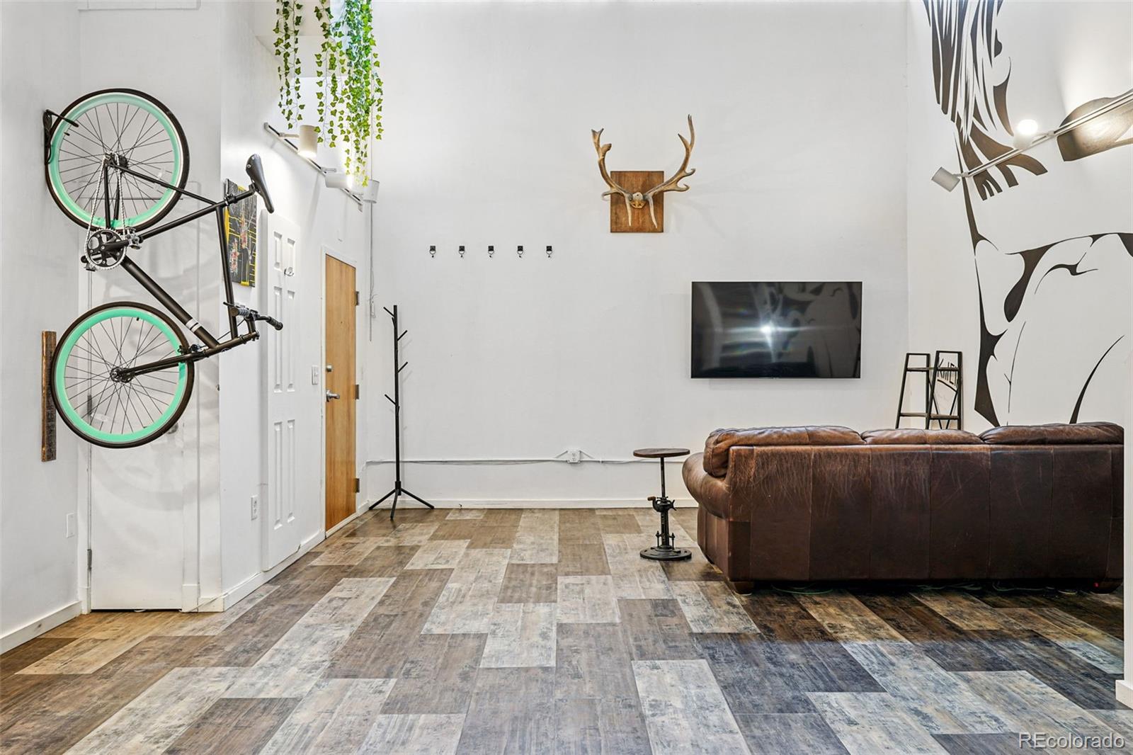 2400 N Broadway Unit: 4