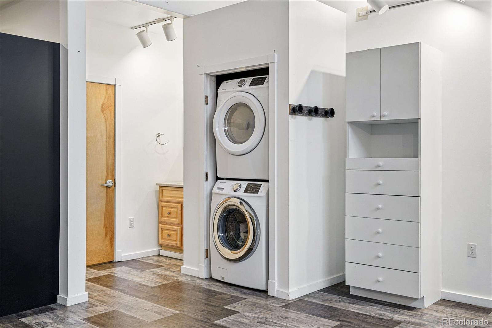 2400 N Broadway Unit: 4