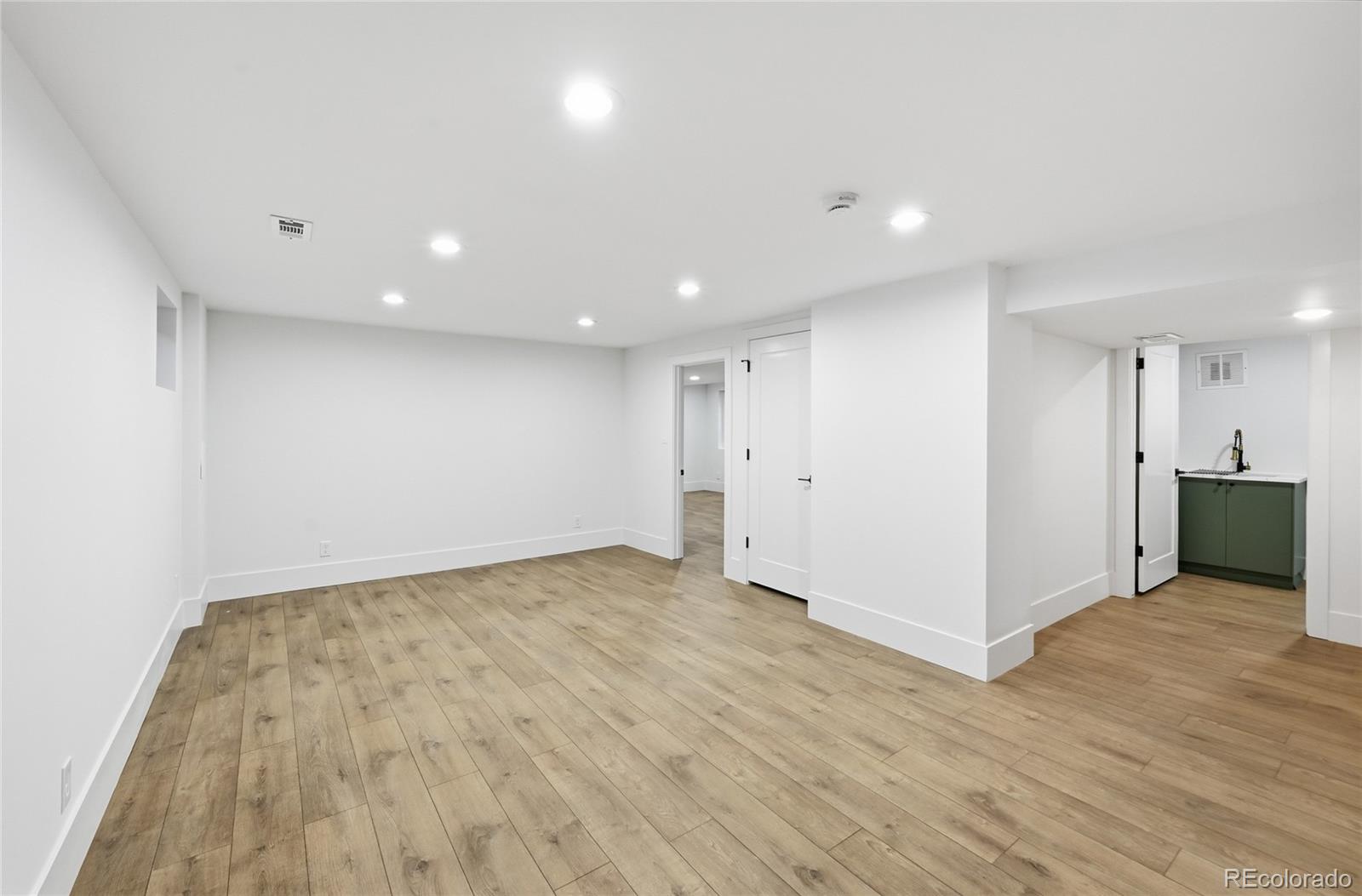 4011 S Magnolia Way