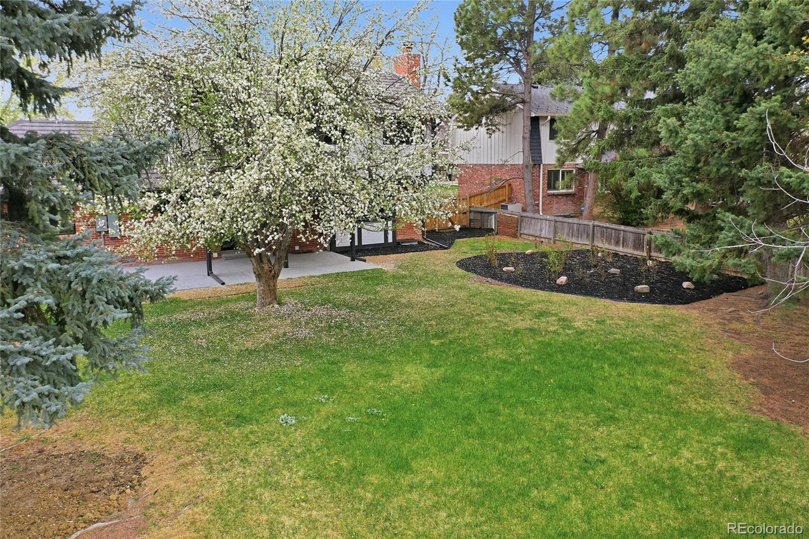 4011 S Magnolia Way
