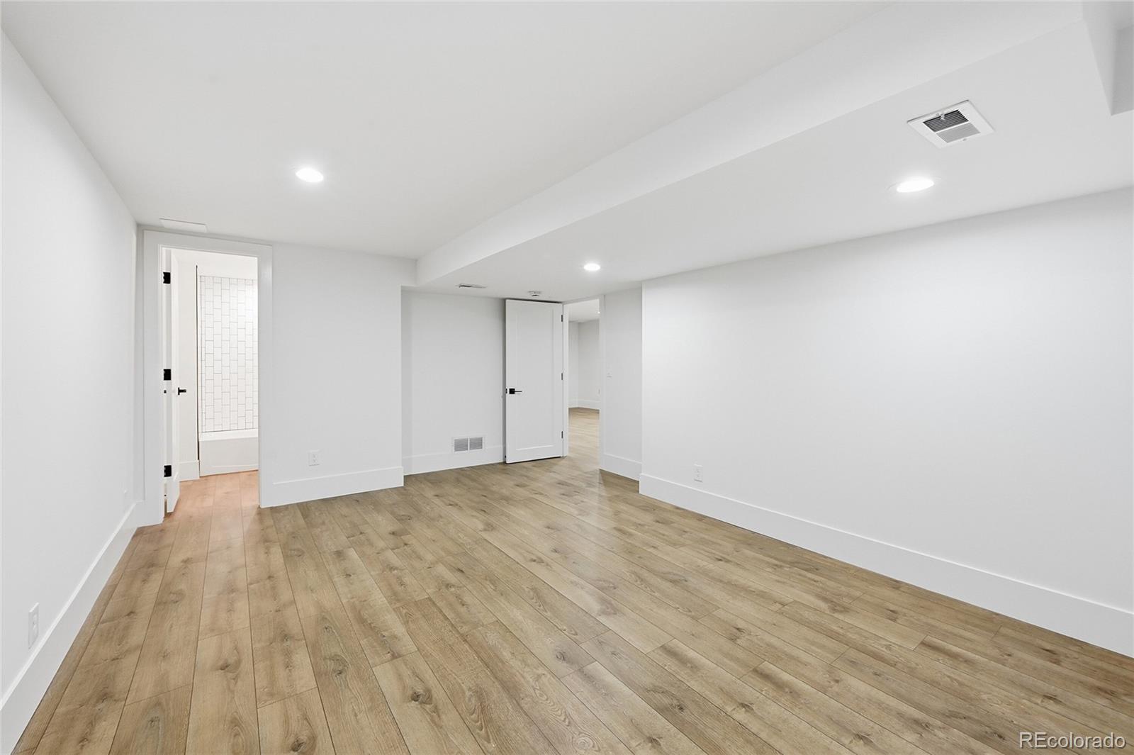 4011 S Magnolia Way