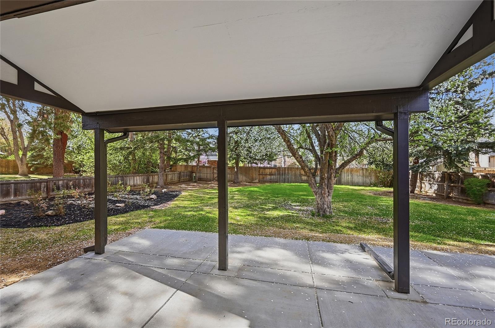 4011 S Magnolia Way