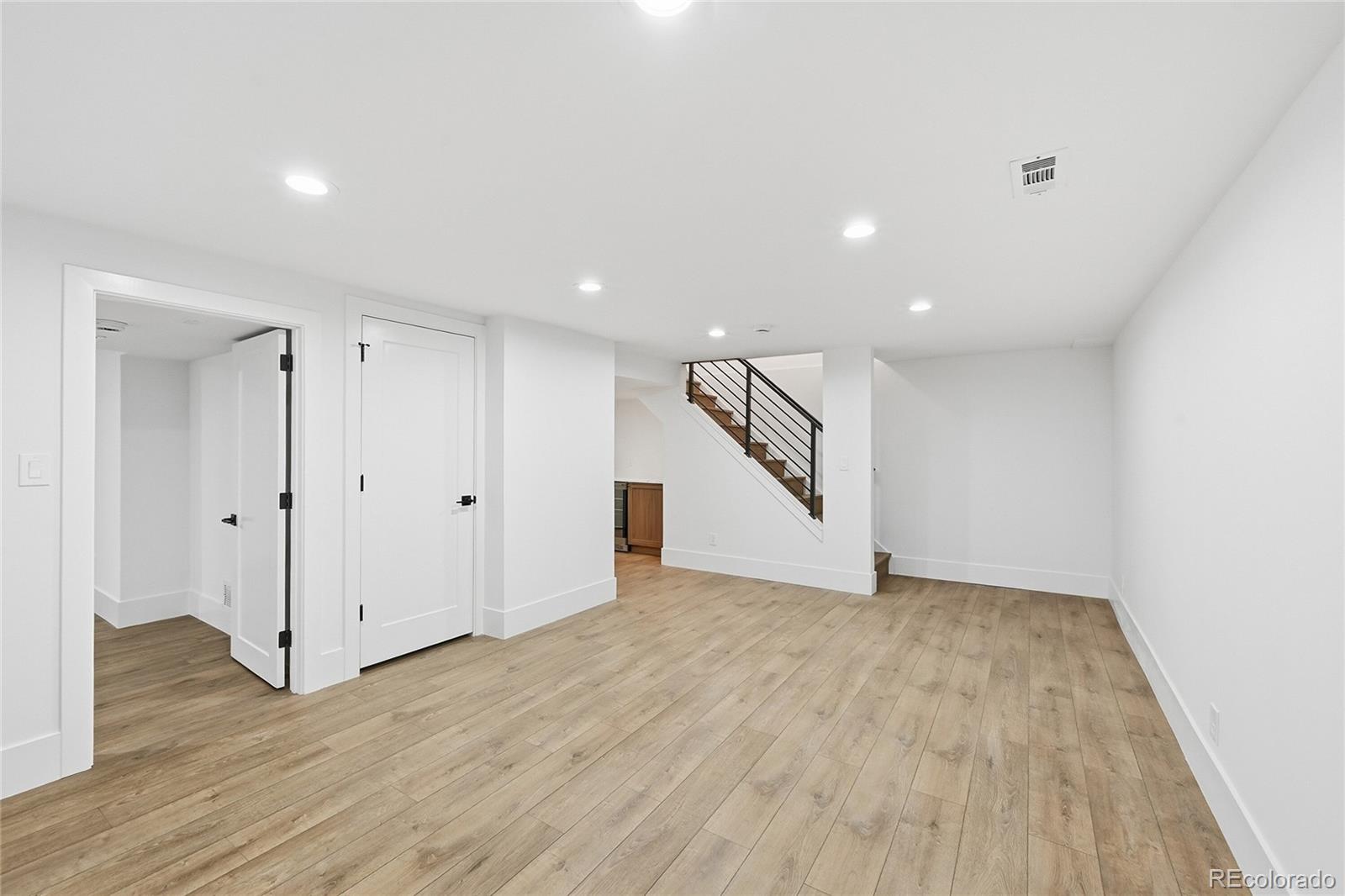 4011 S Magnolia Way