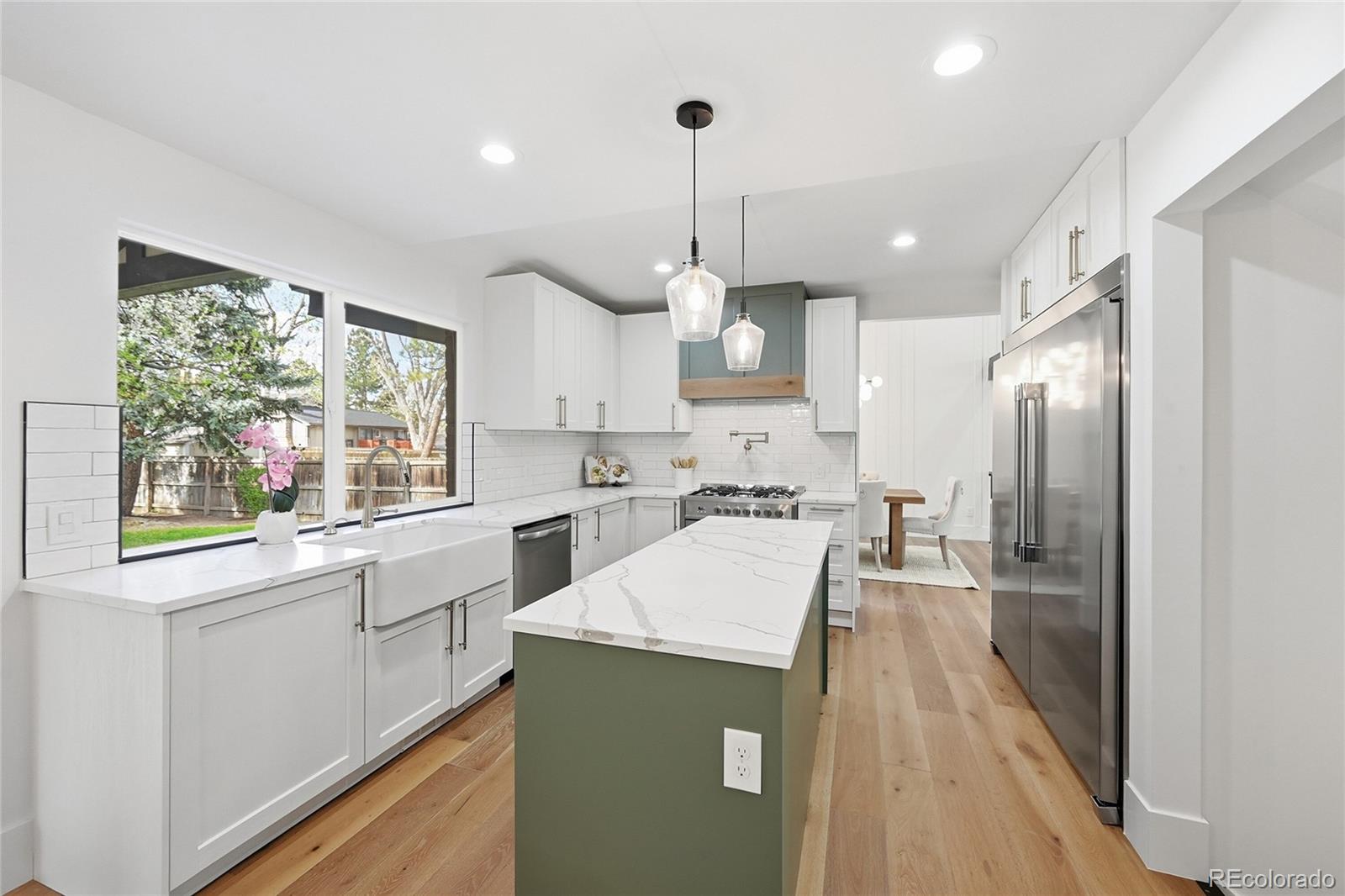 4011 S Magnolia Way