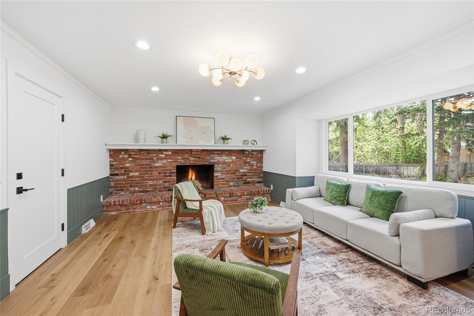 4011 S Magnolia Way