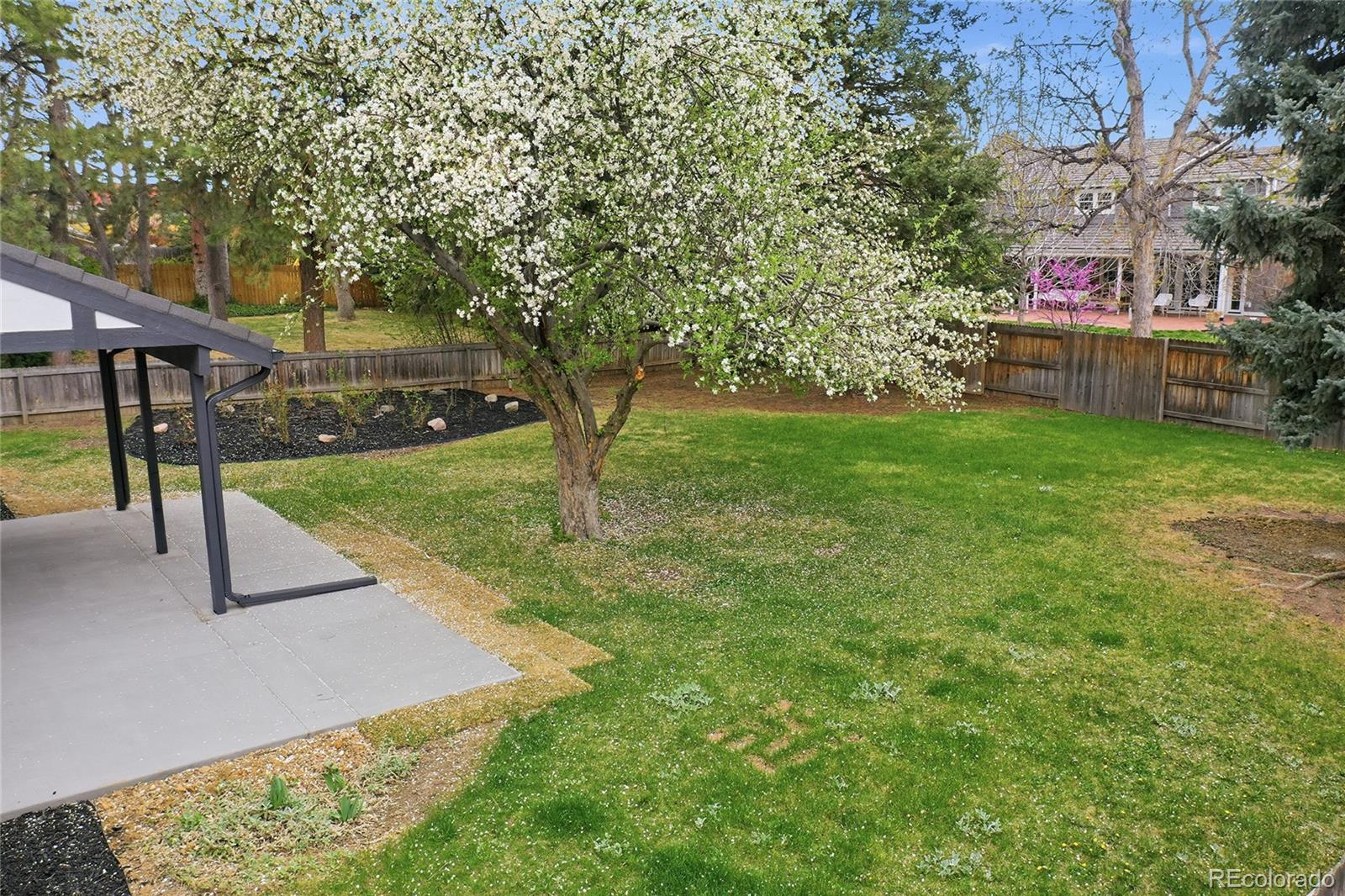 4011 S Magnolia Way
