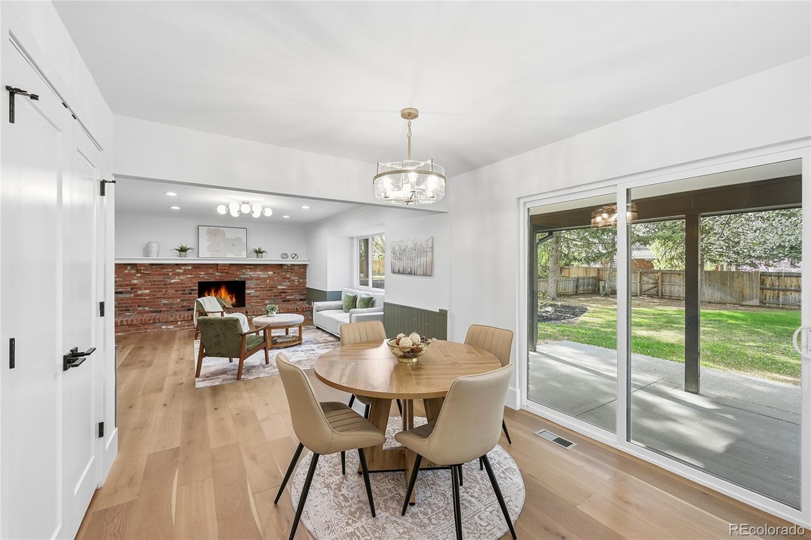 4011 S Magnolia Way