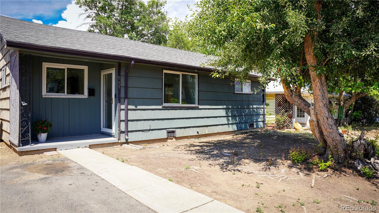 711 S Lipan Street