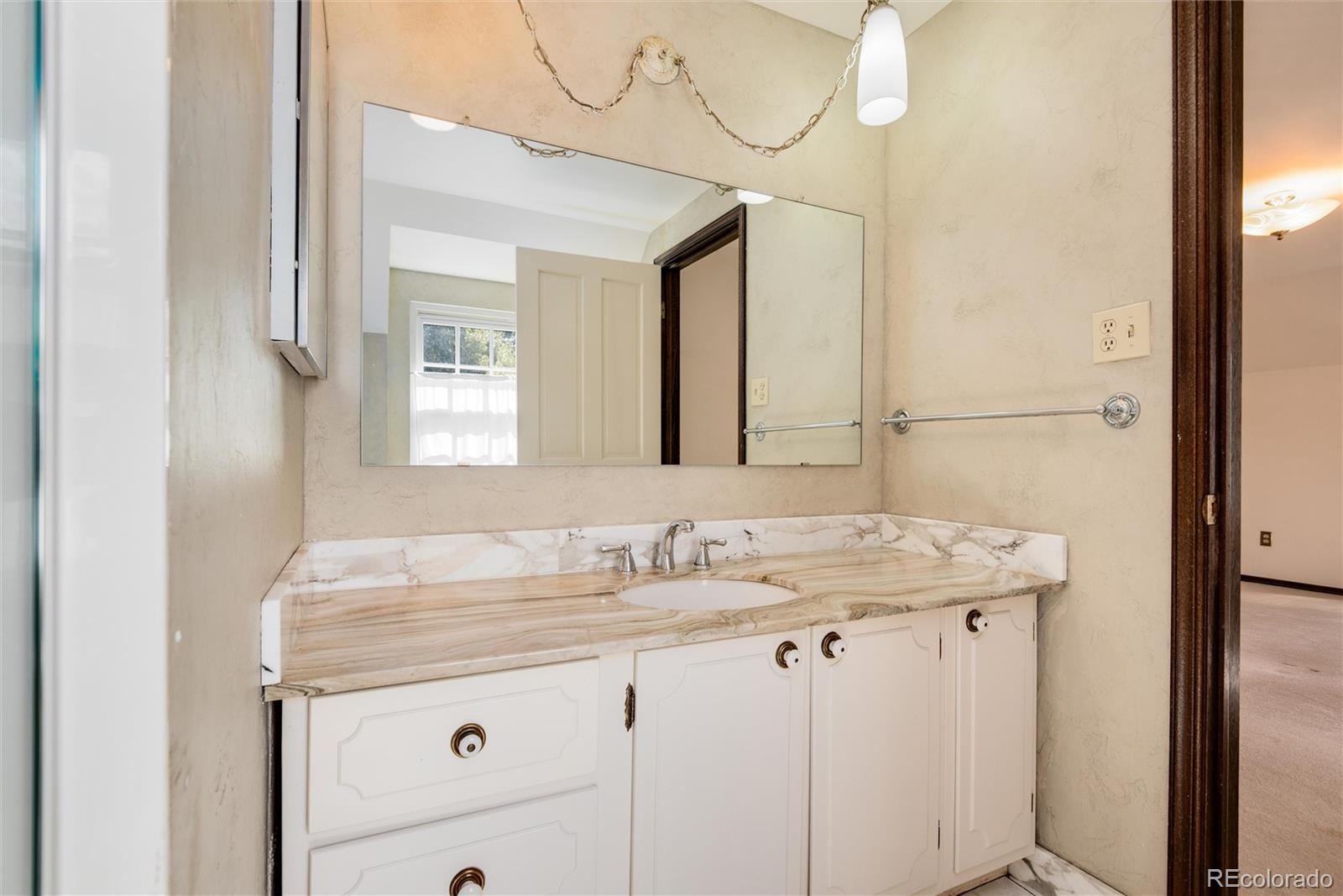 8 Meadowview Lane