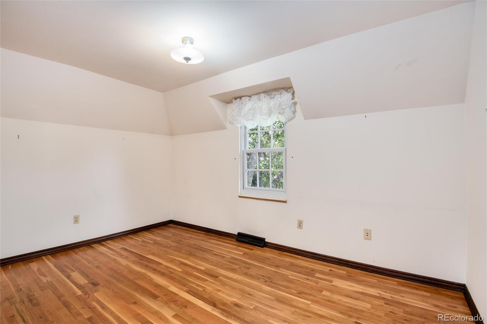 8 Meadowview Lane