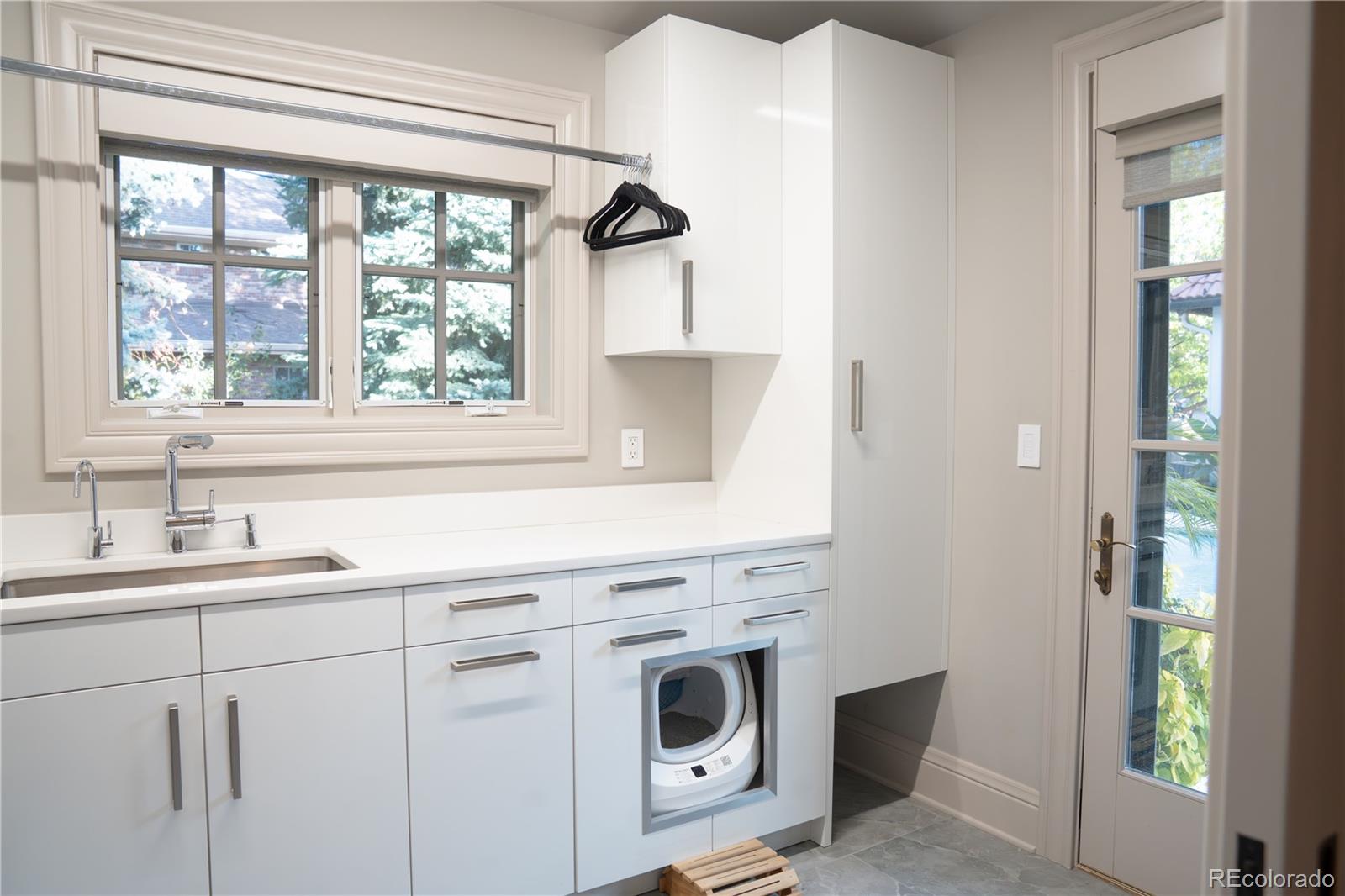 190 S Glencoe Street