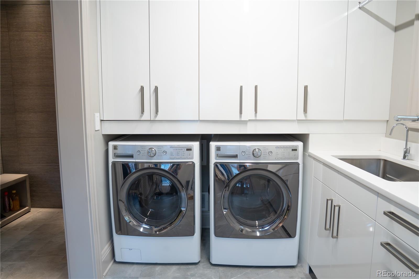 190 S Glencoe Street