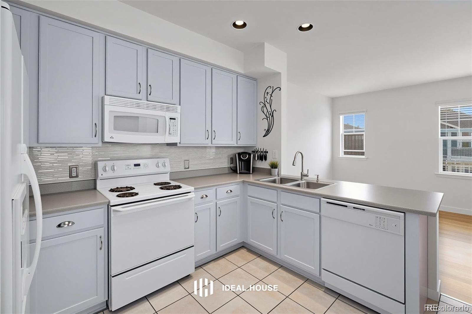 7454 E 28th Avenue Unit: 3