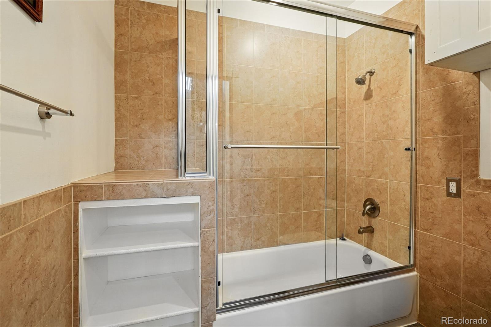 2400 N Broadway Unit: 4