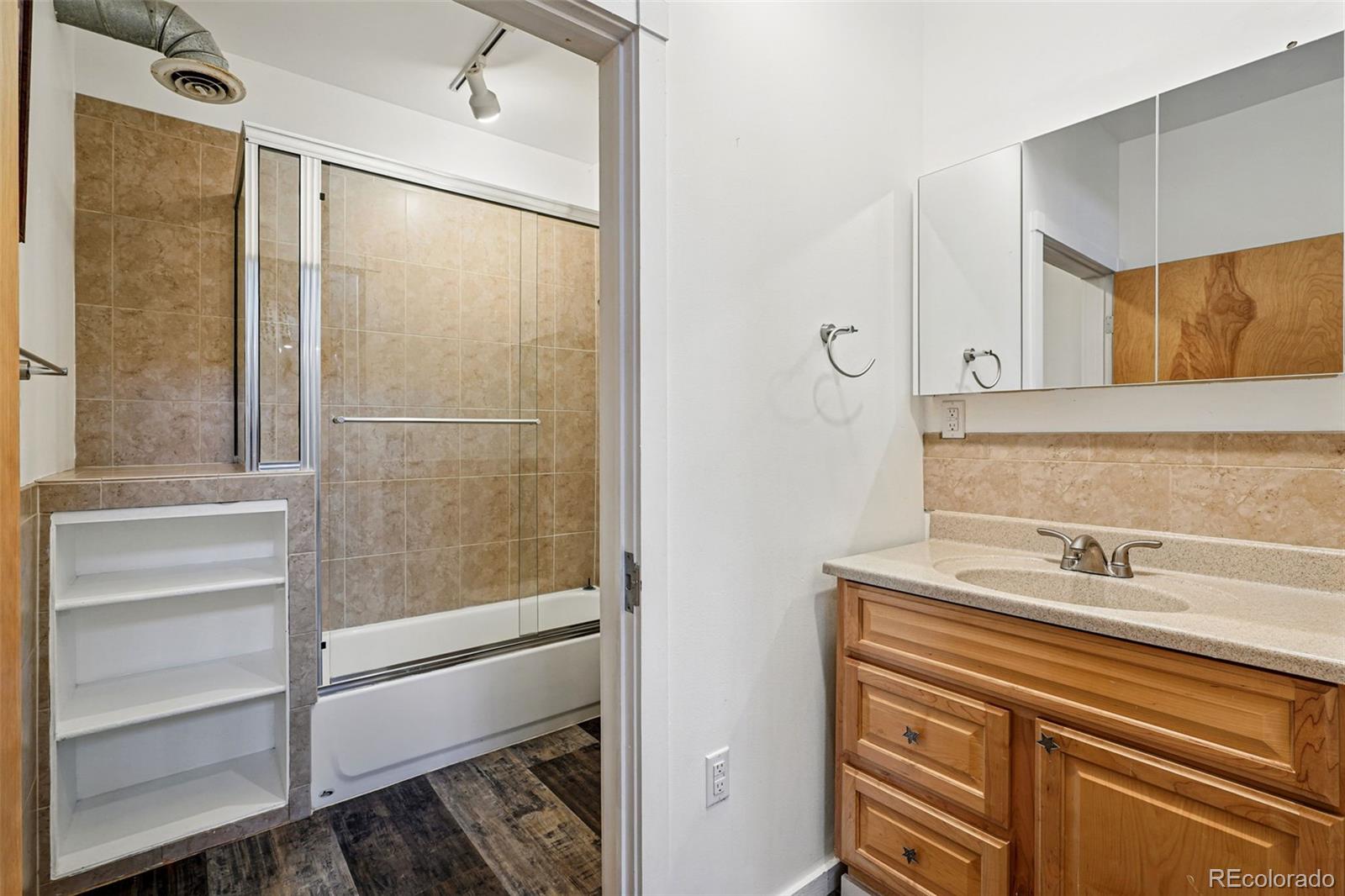 2400 N Broadway Unit: 4