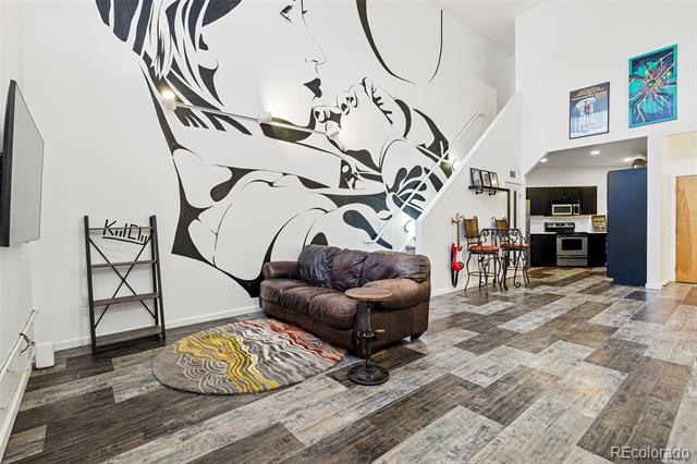 2400 N Broadway Unit: 4
