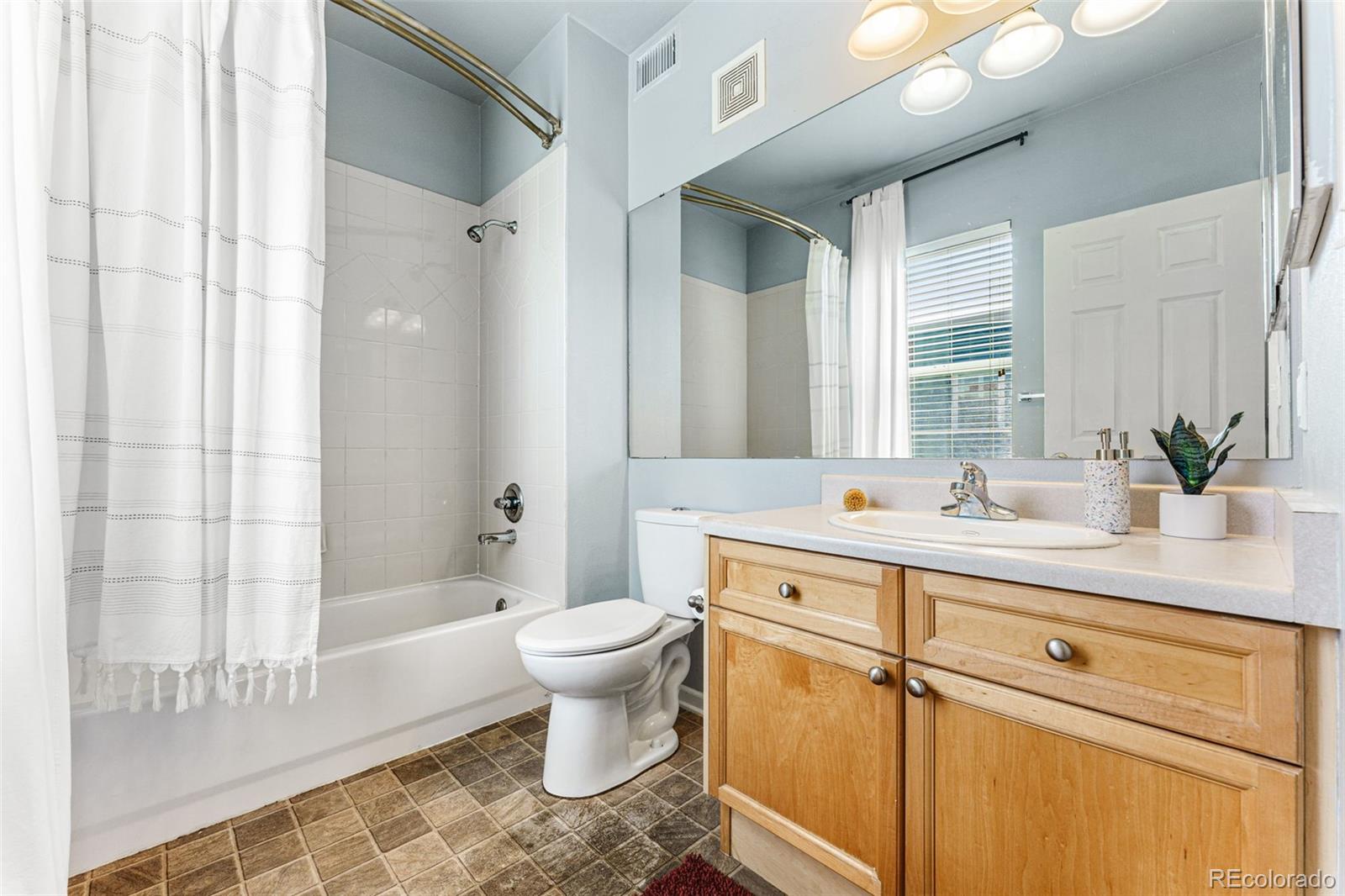 2808 Syracuse Street Unit: 216