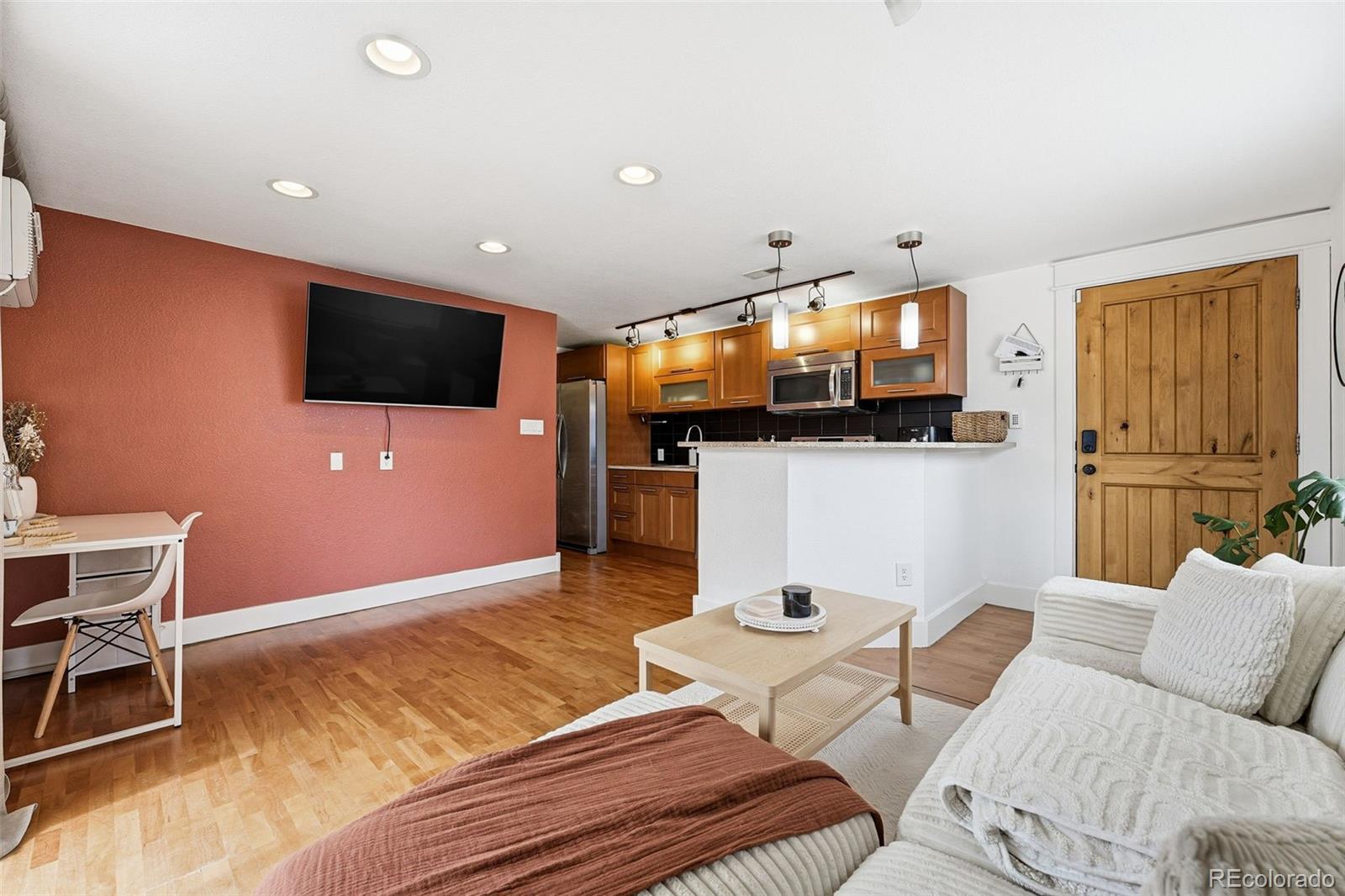 195 S Pennsylvania Street Unit: 107