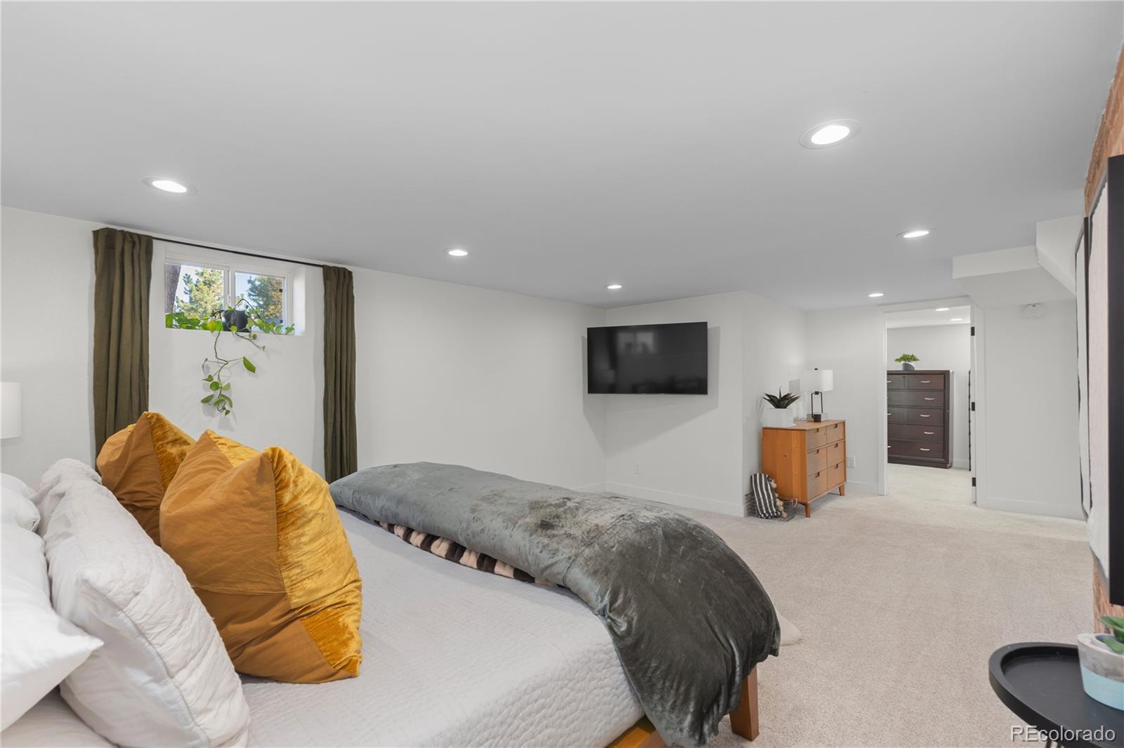 2289 N Glencoe Street