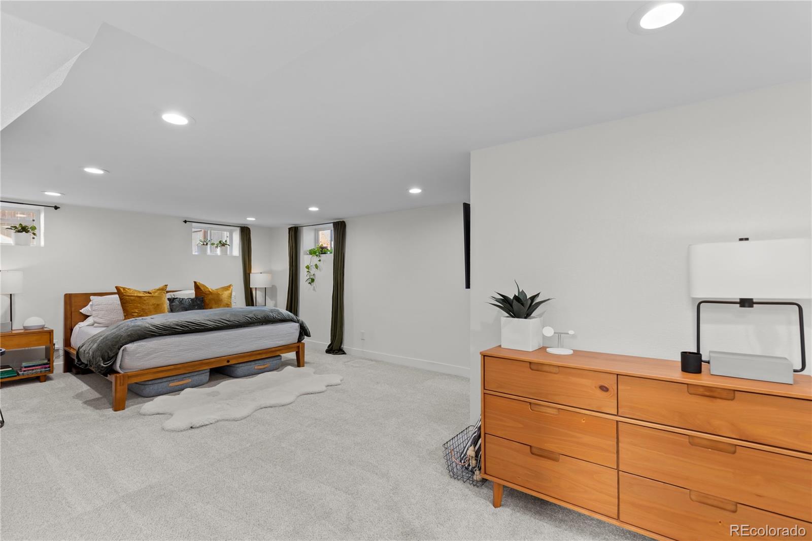 2289 N Glencoe Street