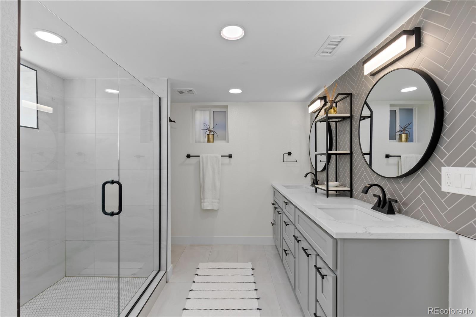 2289 N Glencoe Street