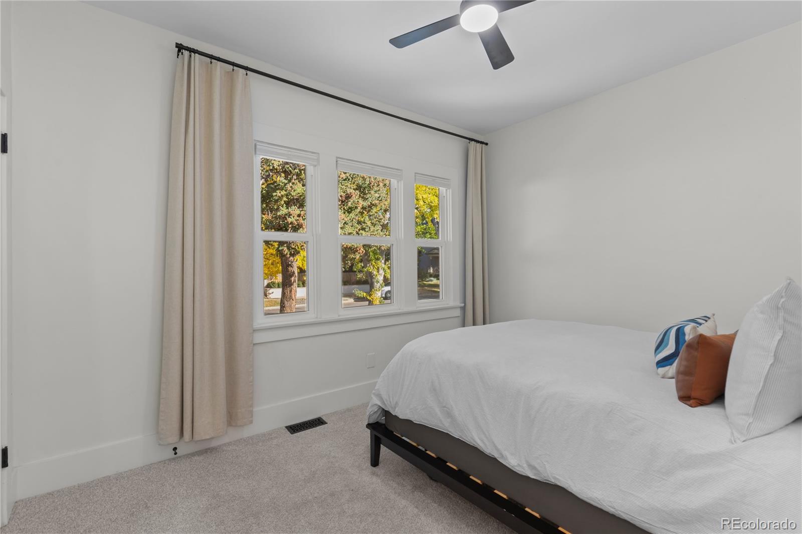 2289 N Glencoe Street