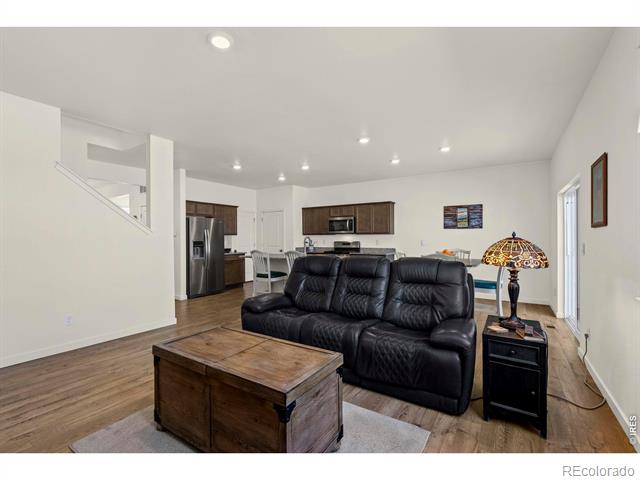 2555 Siskin Way