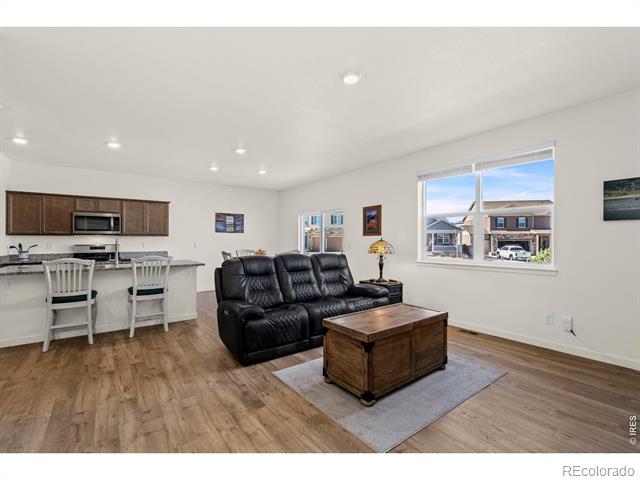 2555 Siskin Way