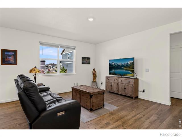 2555 Siskin Way
