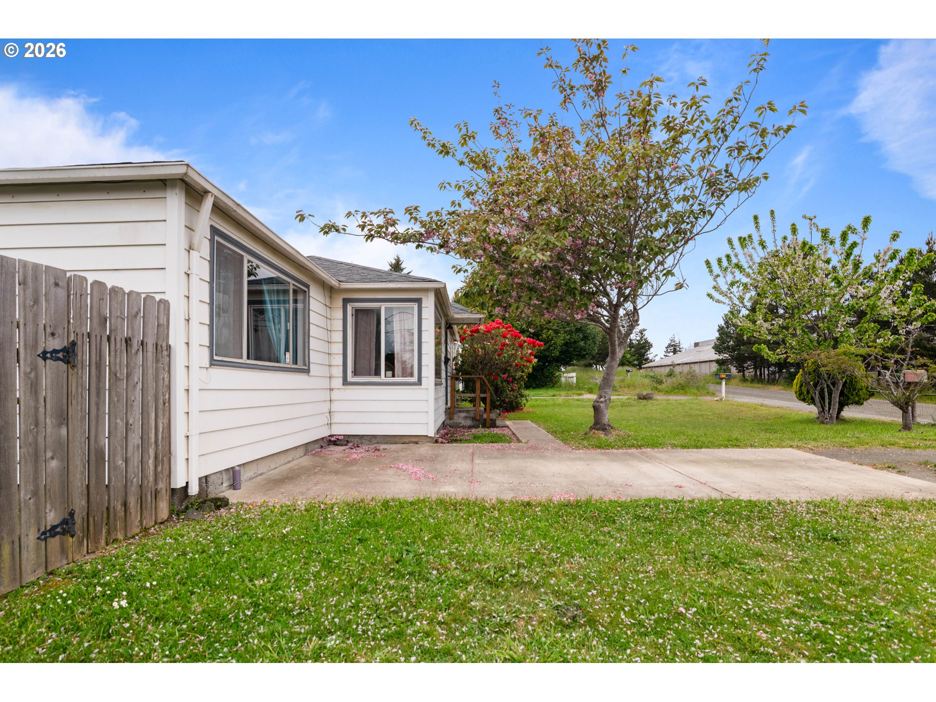 993 SALMON AVE