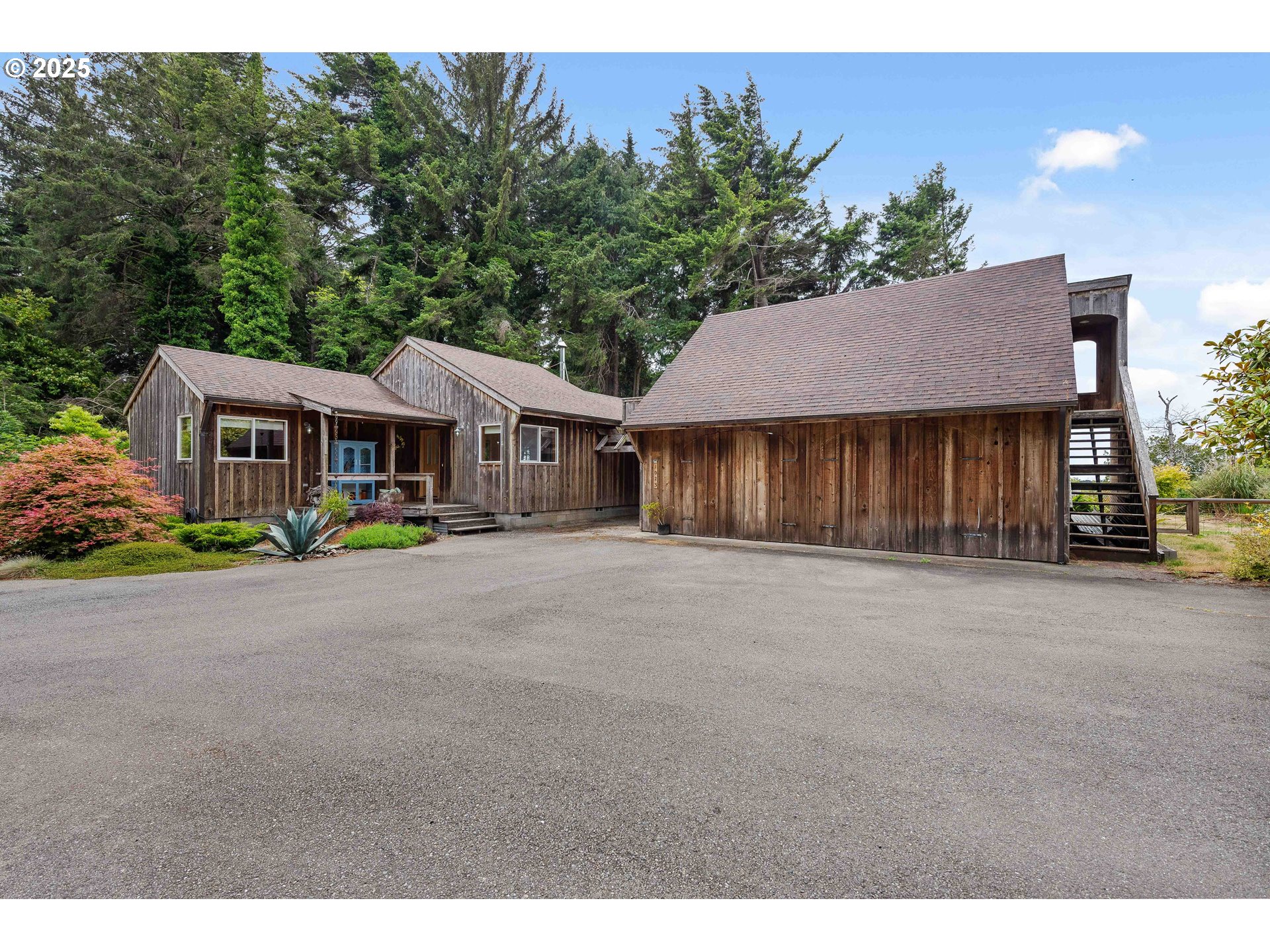 1023 MICHIGAN AVE NE