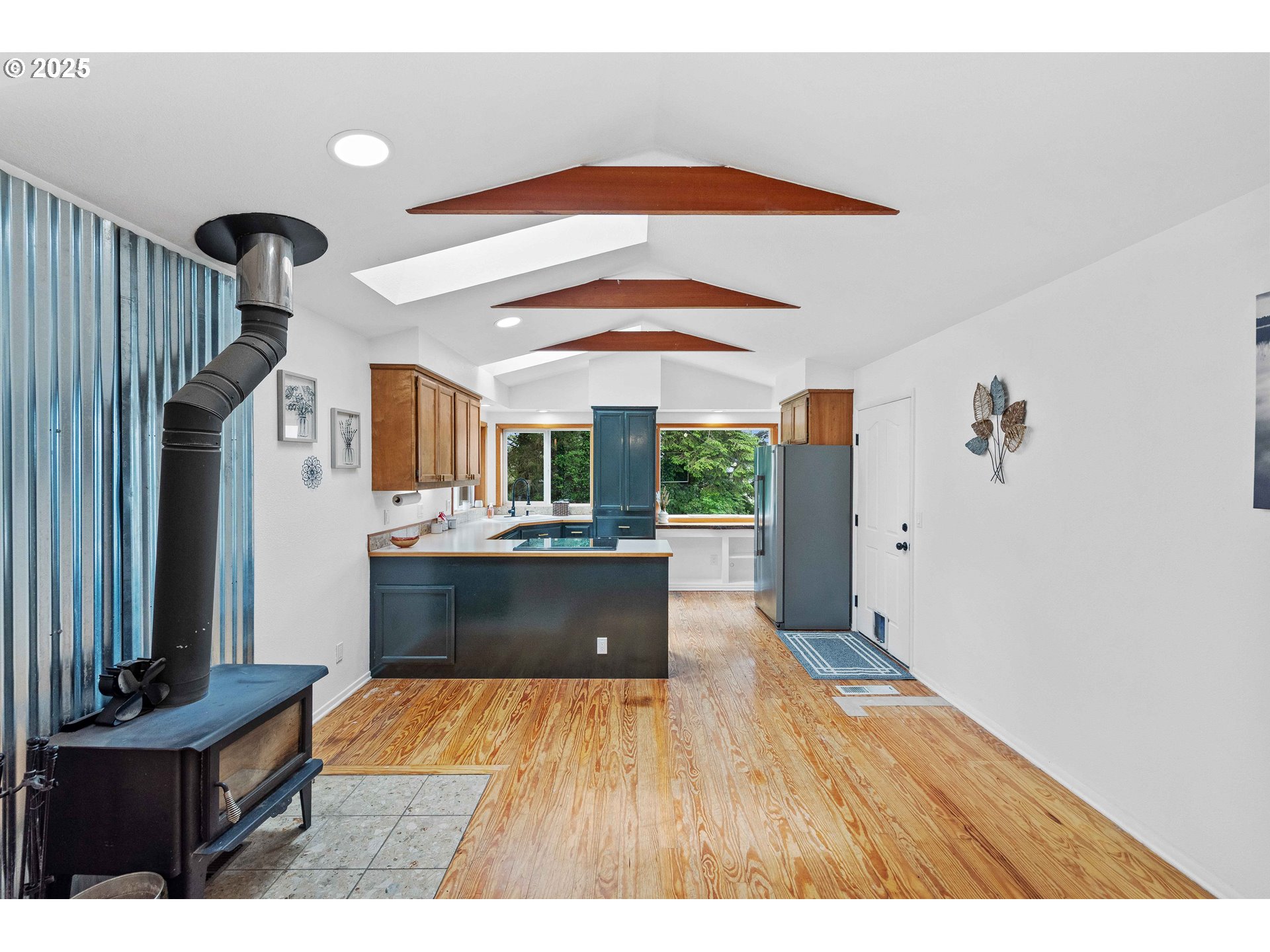 1023 MICHIGAN AVE NE